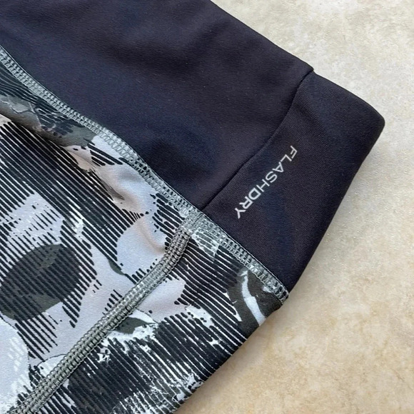 The North Face FlashDry Cropped Leggings L Black Gray Floral Print Activewear - Picture 5 of 12